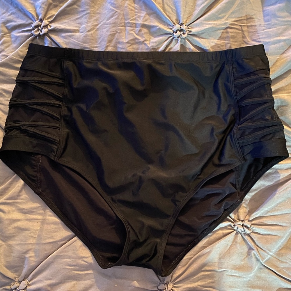 Woman’s high waisted swim bottoms size 3